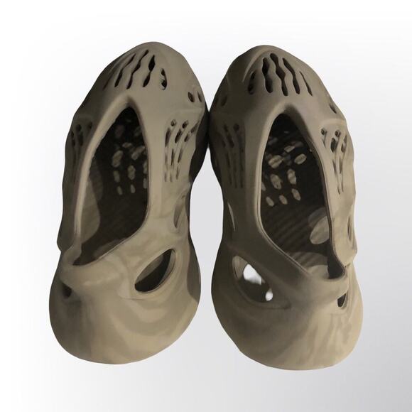 Yeezy Foam Runner Size 6 ( Women’s 7 ) - Picture 2 of 6